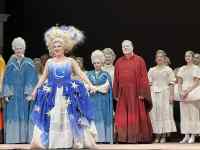 ����ŗ����Ă��鐔�l�̐l����

AI �����R���e���c�͌����܂މ\��������܂��B