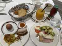 �e�[�u���̏�ɂ��邢���ȐH�ו�

AI �����R���e���c�͌����܂މ\��������܂��B