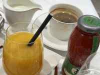 �K���X�̃R�b�v�ɓ��������ݕ�

AI �����R���e���c�͌����܂މ\��������܂��B