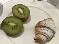 �M�̏�̃h�[�i�c

AI �����R���e���c�͌����܂މ\��������܂��B