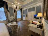 �x�b�h�̂��镔��

AI �����R���e���c�͌����܂މ\��������܂��B