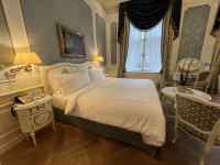 �����ɔ����Ă���x�b�h���[��

AI �����R���e���c�͌����܂މ\��������܂��B