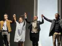 �|�[�Y���Ƃ��Ă���l����

AI �����R���e���c�͌����܂މ\��������܂��B