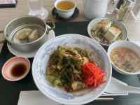 �e�[�u���̏�̗���

AI �����R���e���c�͌����܂މ\��������܂��B