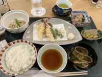 �e�[�u���̏�ɂ���X�[�v

AI �����R���e���c�͌����܂މ\��������܂��B