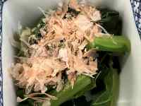 �v���X�`�b�N�̗e��ɓ����Ă���T���_

AI �����R���e���c�͌����܂މ\��������܂��B