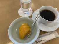 �e�[�u���̏�ɂ���R�[�q�[

AI �����R���e���c�͌����܂މ\��������܂��B