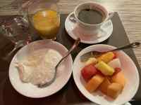 �e�[�u���̏�ɂ��钩�H

AI �����R���e���c�͌����܂މ\��������܂��B