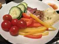 �M�̏�̐H��

AI �����R���e���c�͌����܂މ\��������܂��B