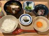 �e�[�u���̏�ɂ��邢���ȐH�ו�

AI �����R���e���c�͌����܂މ\��������܂��B