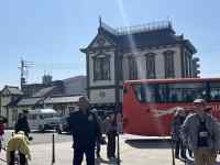 �����̑O������l�X

AI �����R���e���c�͌����܂މ\��������܂��B