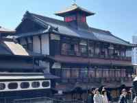 �����̑O�ɕ���ł���

AI �����R���e���c�͌����܂މ\��������܂��B