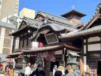 �����̑O�ɂ���l����

AI �����R���e���c�͌����܂މ\��������܂��B