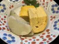 �M�̏�ɒu���ꂽ�H�ו�

AI �����R���e���c�͌����܂މ\��������܂��B