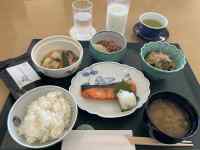 �e�[�u���̏�ɂ��邢���ȗ���

AI �����R���e���c�͌����܂މ\��������܂��B