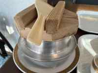 �H�i, �J�b�v ���܂܂�Ă���摜

AI �����R���e���c�͌����܂މ\��������܂��B