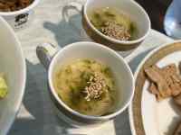 �e�[�u���̏�ɂ���X�[�v

AI �����R���e���c�͌����܂މ\��������܂��B