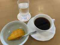 �M�̏�ɂ���R�[�q�[

AI �����R���e���c�͌����܂މ\��������܂��B